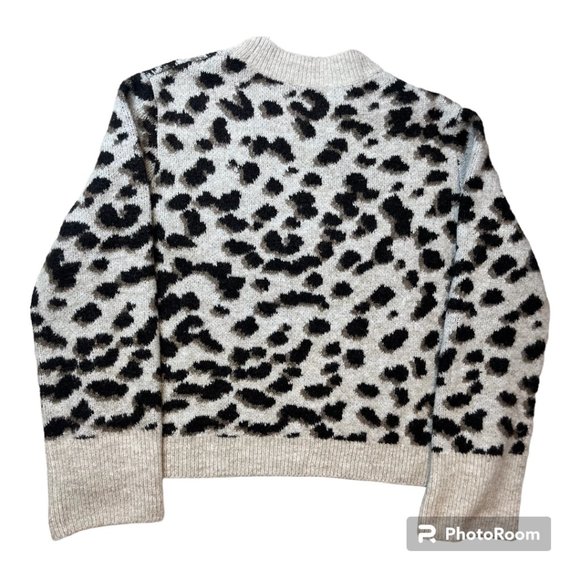 H&M leopard print cozy hip length sweater size MEDIUM - Picture 2 of 3
